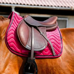 Online - Tapis de selle Glossy framboise Tapis De Selle|Tapis Cso/ Mixtes
