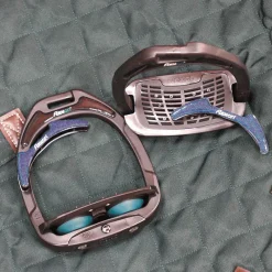 Online - Étriers GC Incliné Ultra Grip Noir / Noir / Vert Anglais Étriers Classiques