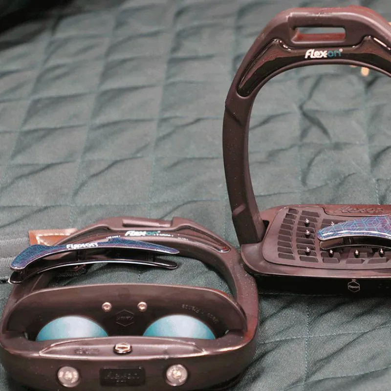 Online - Étriers GC Incliné Ultra Grip Noir / Noir / Vert Anglais Étriers Classiques