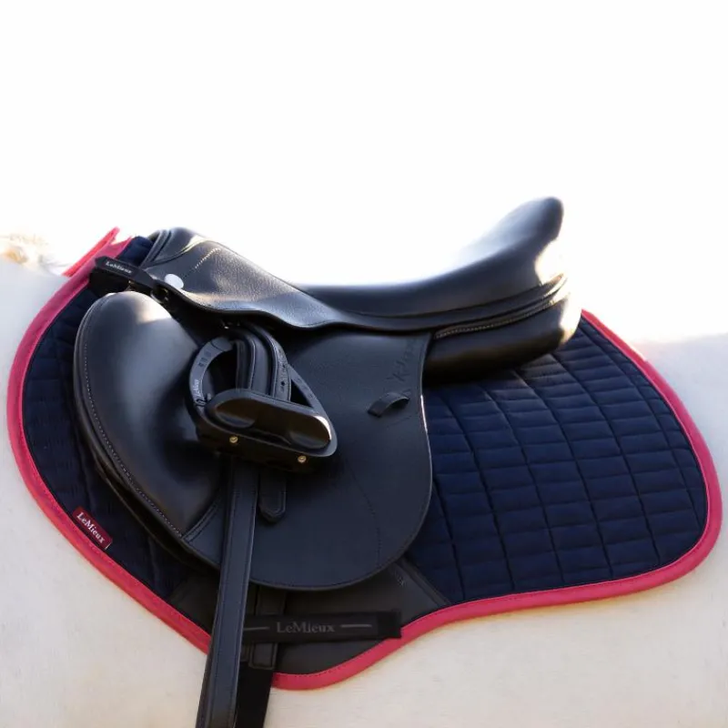 Online - Tapis de selle Square suédine / cranberry Tapis De Selle|Tapis Cso/ Mixtes